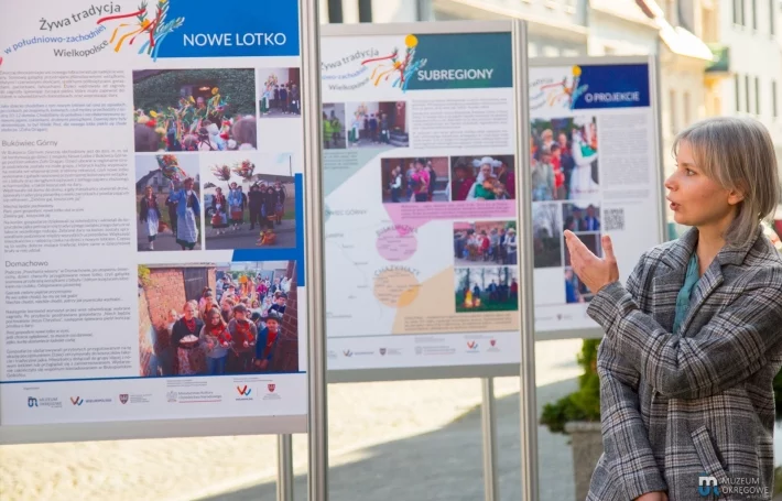 Ewa Tomaszewska oprowadza po wystawie